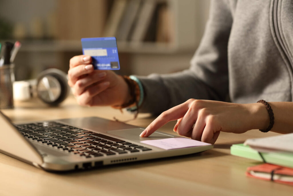 Tenants Will Lease Longer if Rent is Easy to Pay Annapolis tenant paying rent online